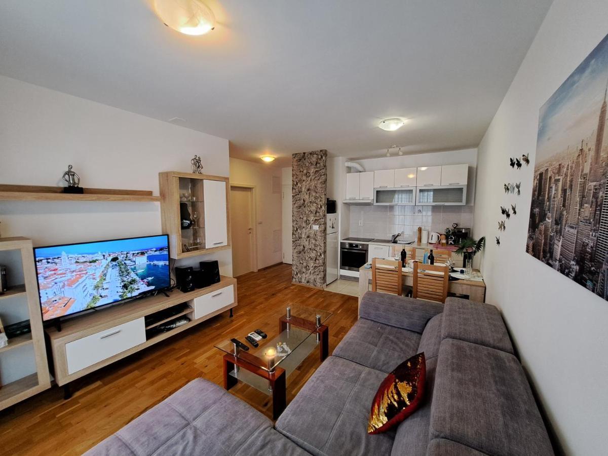 Mariposa, Apartment With Balcony, Private Parking In The Garage, Near The Biggest Shopping Center Mall Of スプリト エクステリア 写真